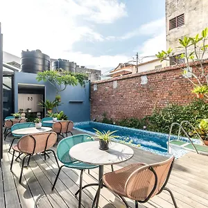 Tien Terrace Macalister Hotel